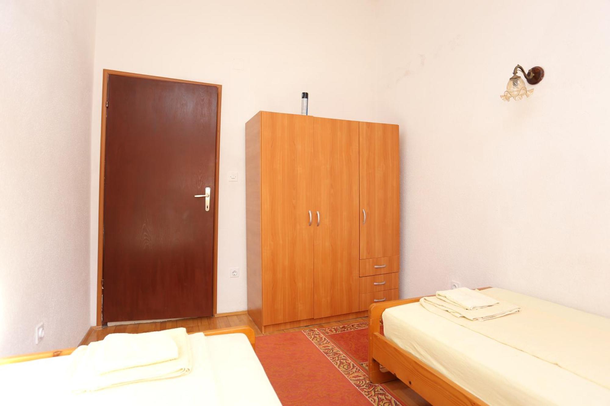 Apartments By The Sea Slatine, Ciovo - 16345 Rom bilde