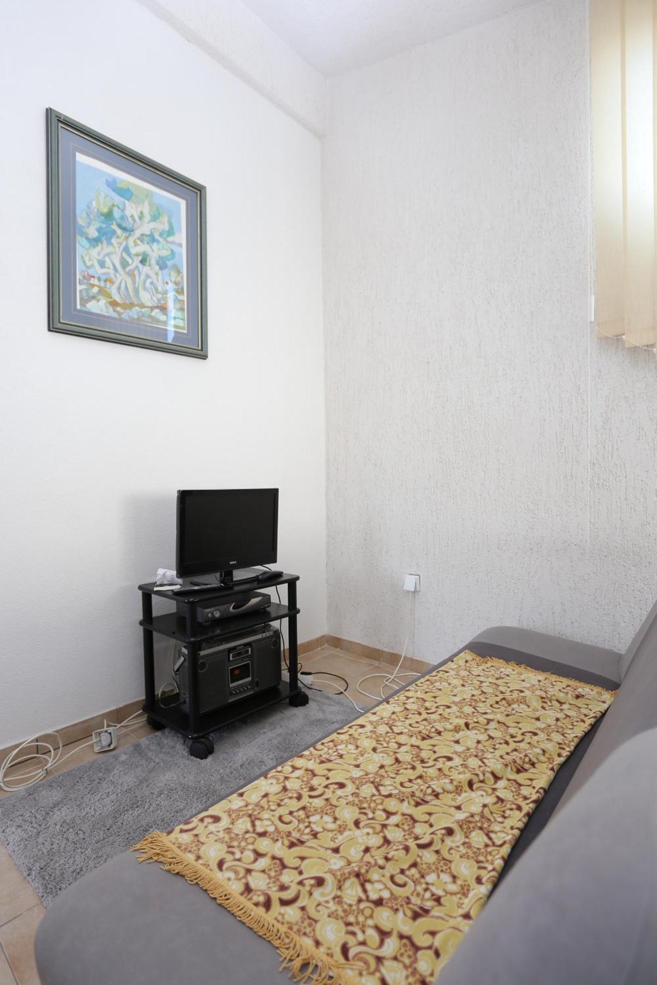 Apartments By The Sea Slatine, Ciovo - 16345 Rom bilde